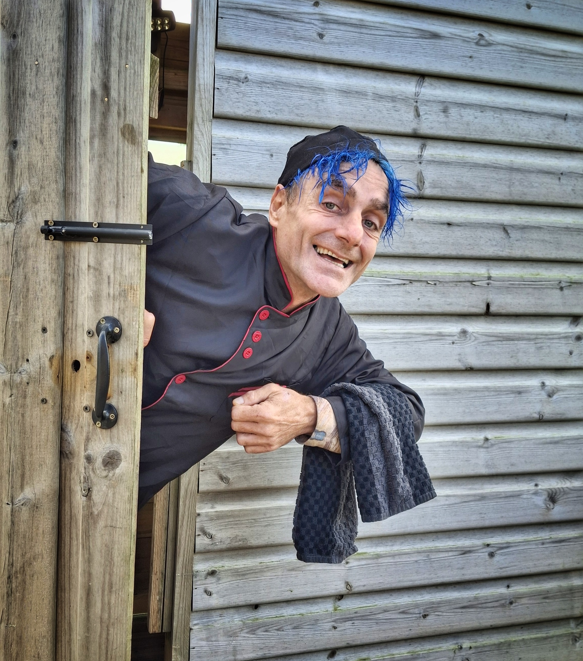 brown round fruit on brown ceramic bowl